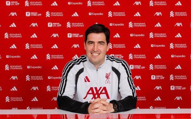 Iraola, durante su presentación como nuevo técnico del Liverpool.