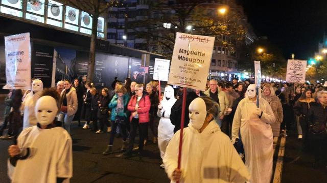 Manifestantes portan carteles contra la violencia machista en la marcha del 8 de Marzo en Bilbao