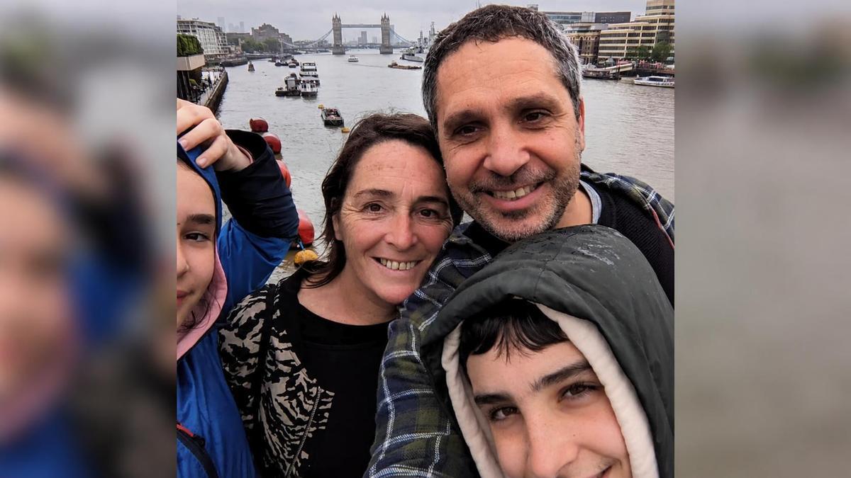 Itzalai y Aitor, junto a sus hijos Izaro y Markel, durante uno de sus intercambios familiares en Londres.