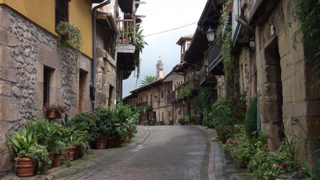 La calle San José de Riocorvo es una de las más cuidadas por sus vecinos de toda la comarca.