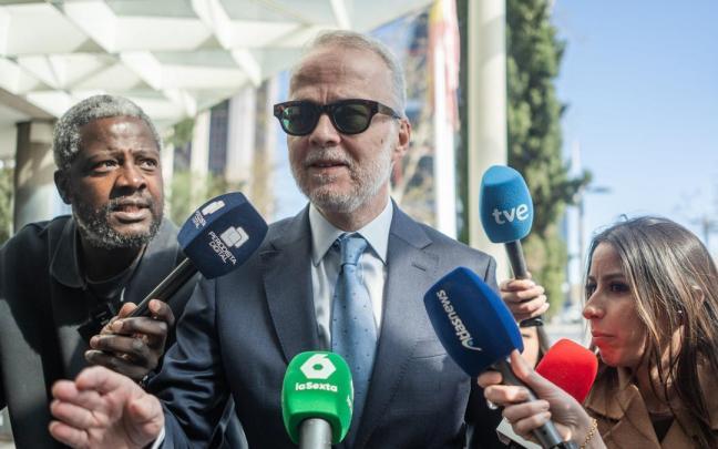 El abogado de Begoña Gómez, Antonio Camacho, atiende a los medios a su llegada a los Juzgados de Plaza de Castilla.