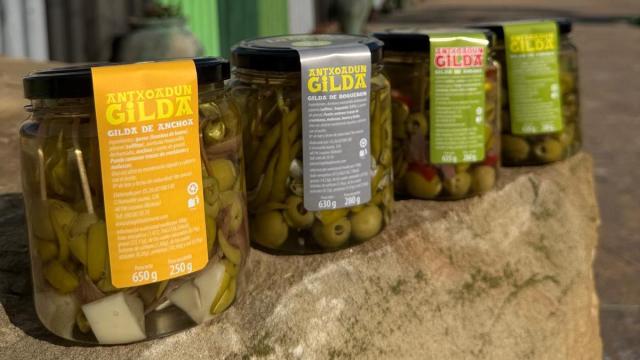 En la Gilda del Norte elaboran cada gilda a mano, siguiendo la receta tradicional.
