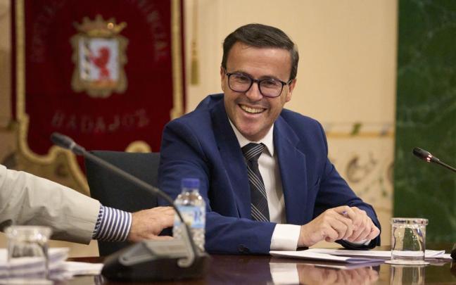 Miguel Ángel Gallardo renuncia como presidente de la Diputación de Badajoz, un día después de prometer el cargo como diputado.