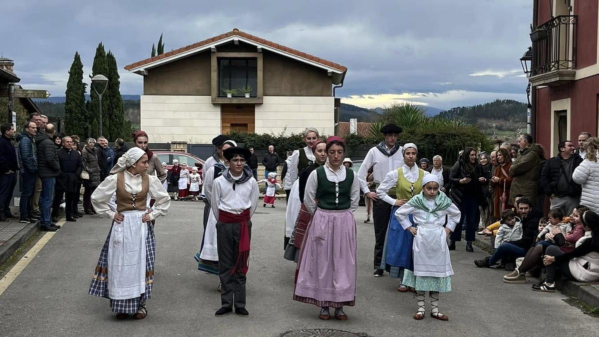 El grupo Artie Artie Dantza Taldea participará en diversas actividades