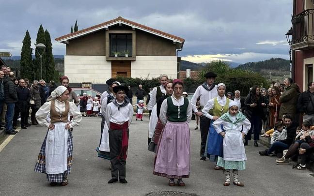 El grupo Artie Artie Dantza Taldea participará en diversas actividades