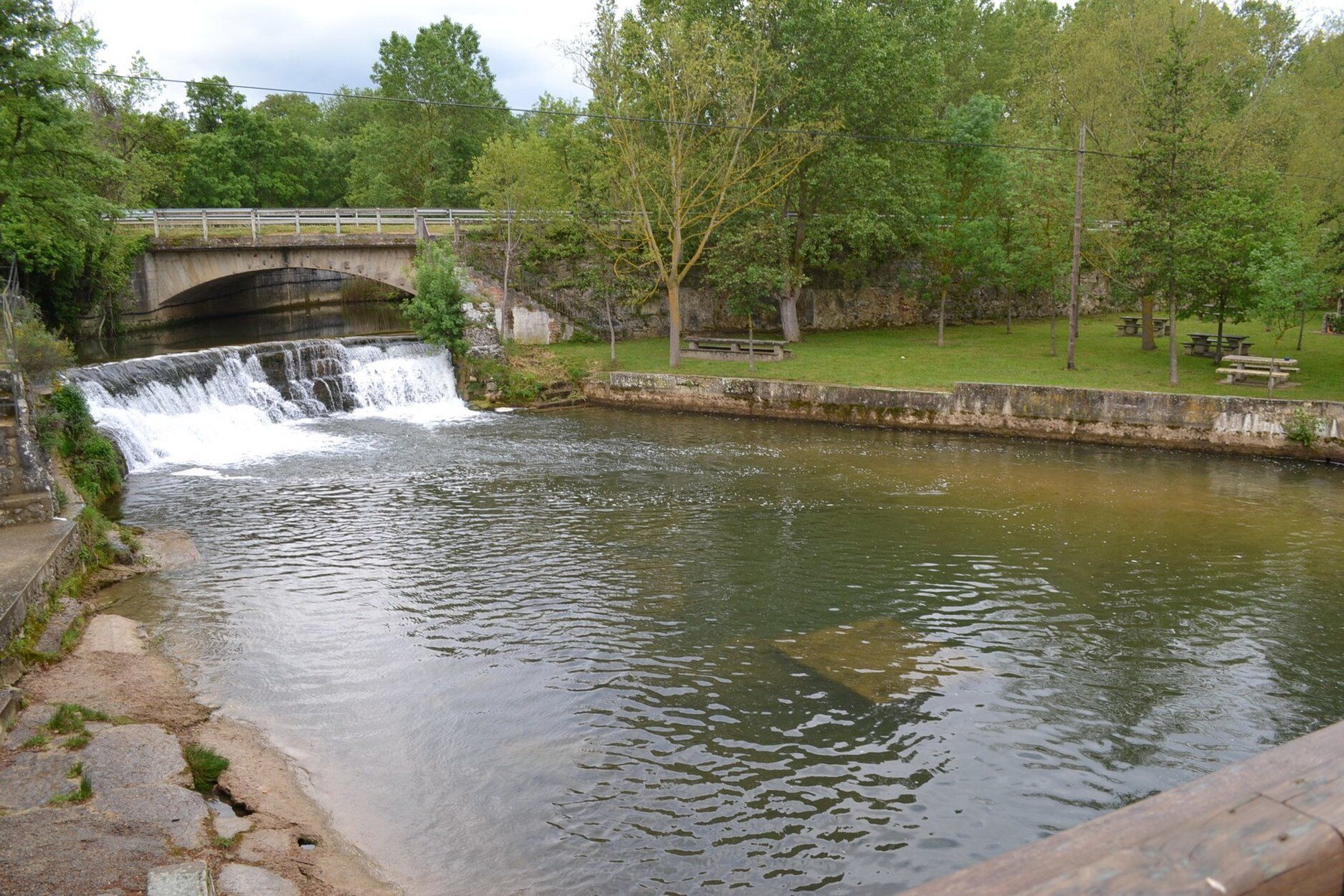 Piscina fluvial de Fresnedo.