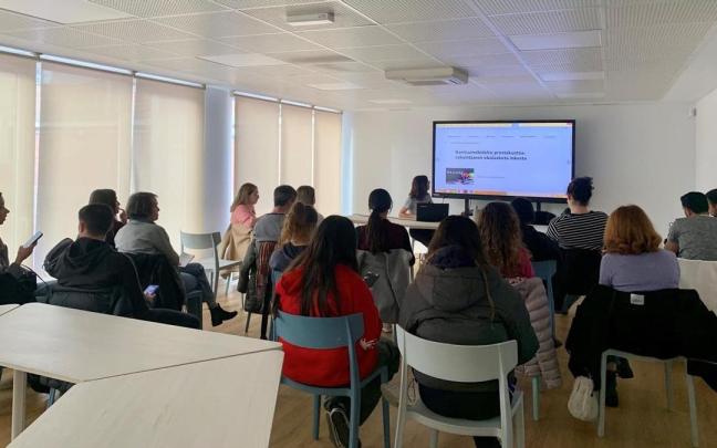 Participantes en una de las sesiones de orientación del 2025