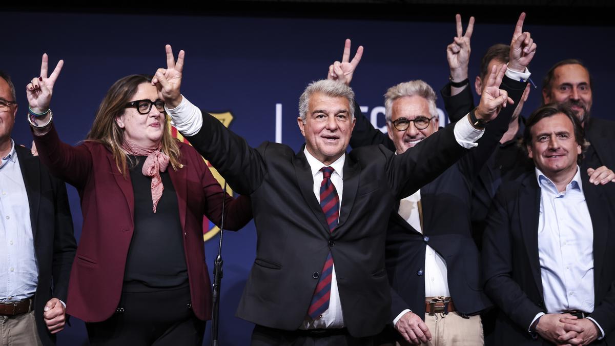 Laporta celebra su victoria en las elecciones del F.C. Barcelona.
