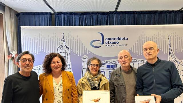 Presentación de 'Zornotxori', regalo institucional de Amorebieta-Etxano