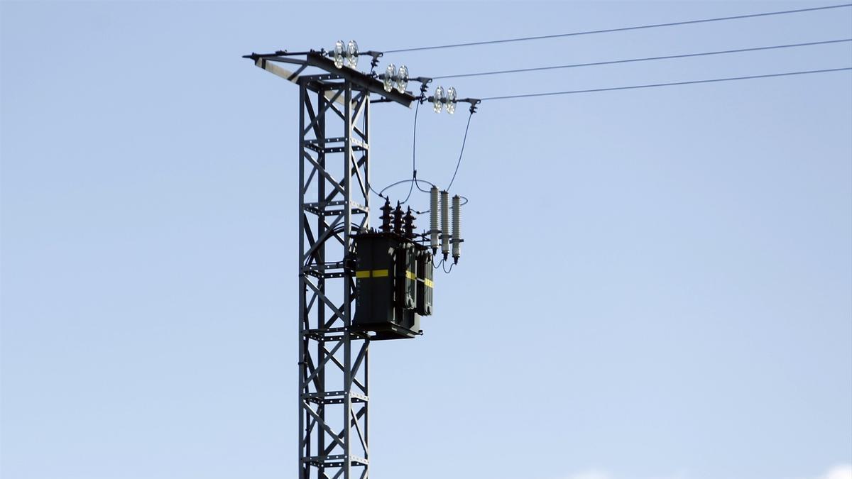 Una torre de alta tensión.