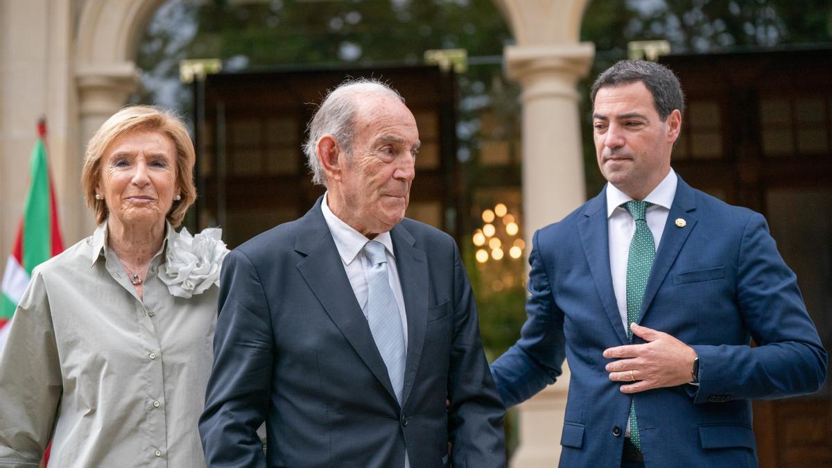 Carlos Garaikoetxea junto a Imanol Pradales / NTM