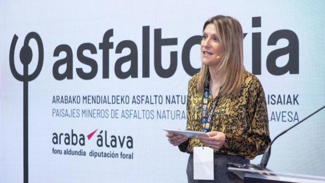 Asfaltokia Arabako Mendialdeko asfalto naturalen interpretazio zentroak lurraldeko meatze paisaien balioa nabarmendu du Fiturren.