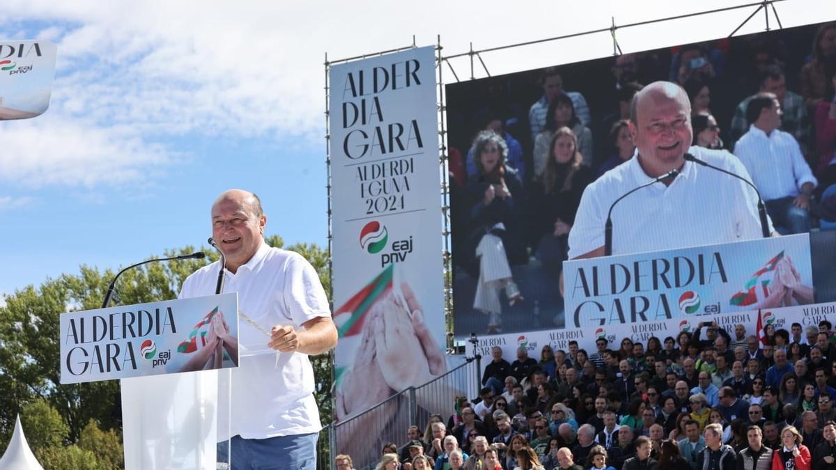 Andoni Ortuzar durante su mitin en el Alderdi Eguna.