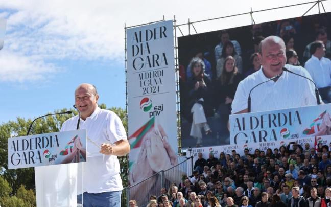 Andoni Ortuzar durante su mitin en el Alderdi Eguna. / Pankra Nieto Andoni Ortuzar durante su mitin en el Alderdi Eguna.
