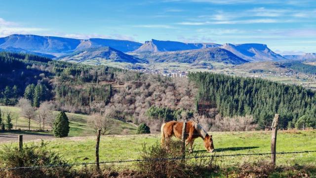 En imágenes: De cima en cima por la sierra alavesa de Arrola