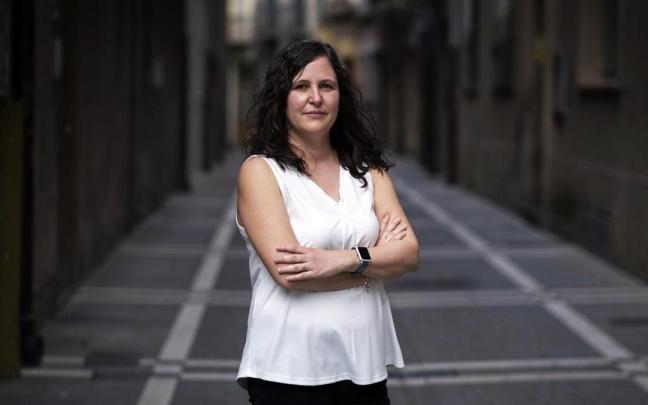 La técnico del INCIBE, Miriam Puente, esta semana en el Casco Viejo de Pamplona.