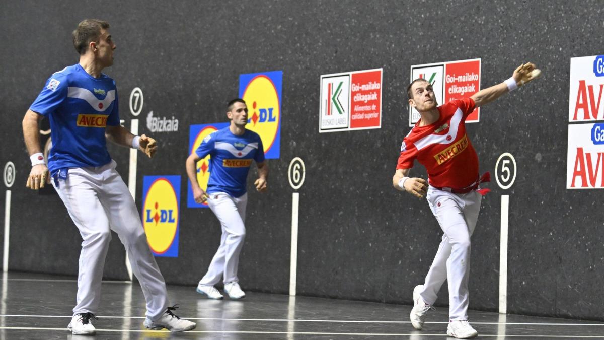 Imagen del partido de la décima jornada del Campeonato de Parejas entre Peña II-Albisu y Laso-Iztueta. Foto: OSKAR GONZÁLEZ