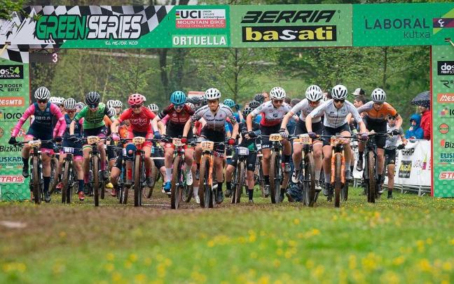 Los bikers debieron luchar contra una lluvia que añadió dureza al circuito de Las Balsas de Ortuella / Burdin bike Los bikers debieron luchar contra una lluvia que añadió dureza al circuito de Las Balsas de Ortuella