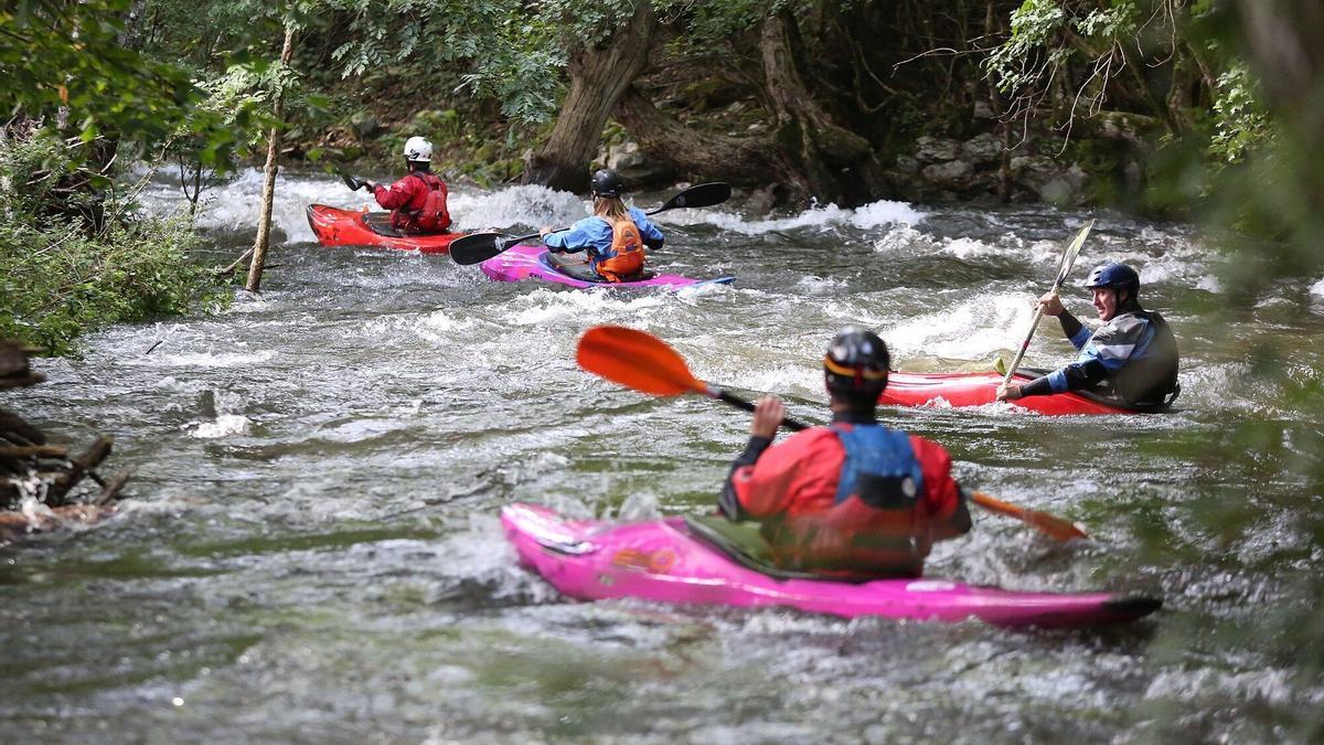 Fotos del desembalse de Eugi: un río para bajar en kayak