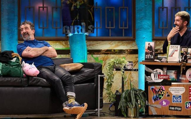 Luis Zahera junto a David Broncano en 'La Revuelta'