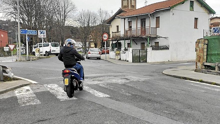 El pavimento en la entrada a Urioste se verá mejorado.