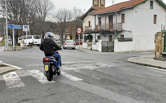 El pavimento en la entrada a Urioste se verá mejorado.