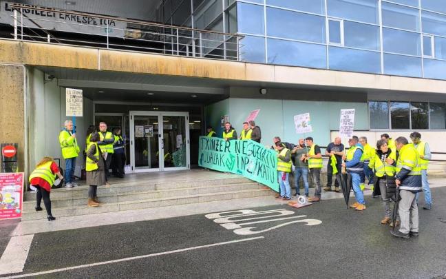 Foto de una de las protestas llevadas a cabo por parte de la plantilla de Txingudiko Zerbitzuak.