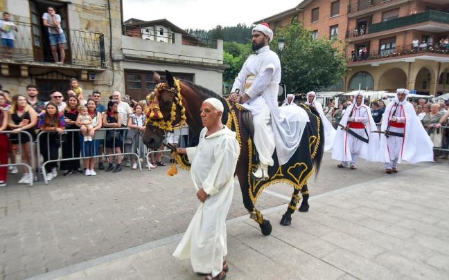 Abderramán III, papel que desde 2023 encarna Zishan Tariq, en la representación del año pasado.
