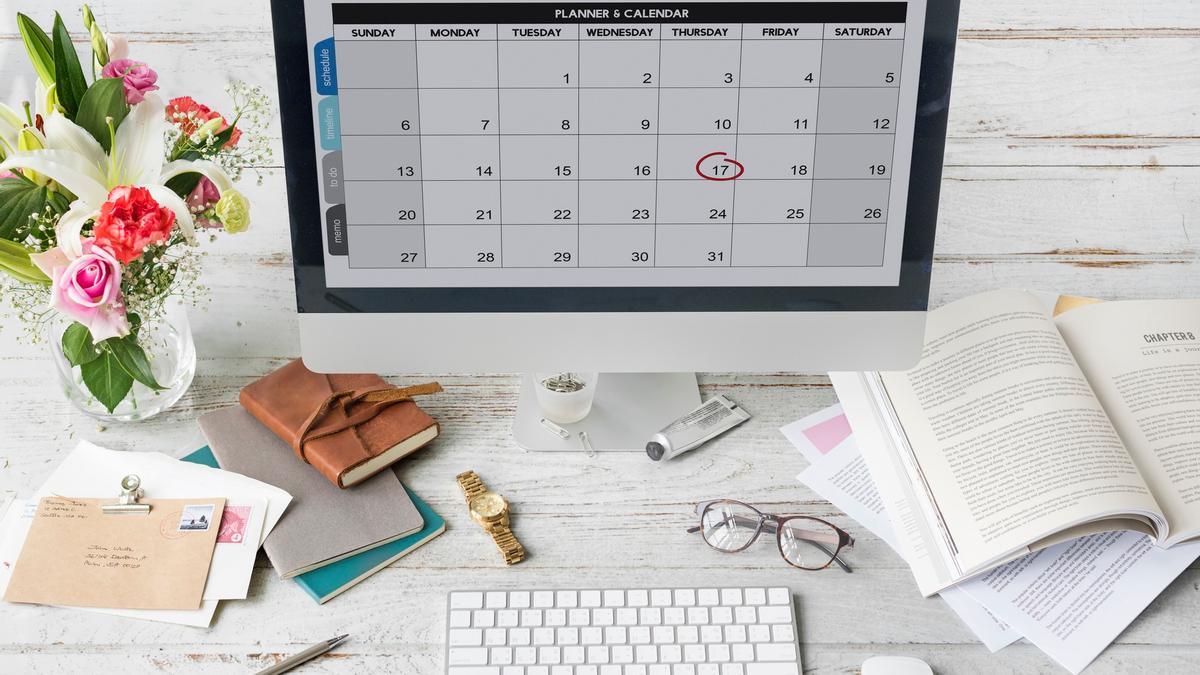 Fecha marcada en rojo en un calendario.