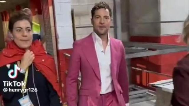 David Bisbal, dispuesto a saludar a sus fans.