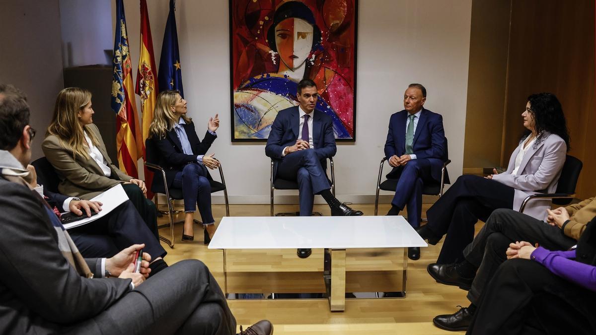 Sánchez se reúne con agentes sociales para tratar temas sobre la DANA de Valencia.