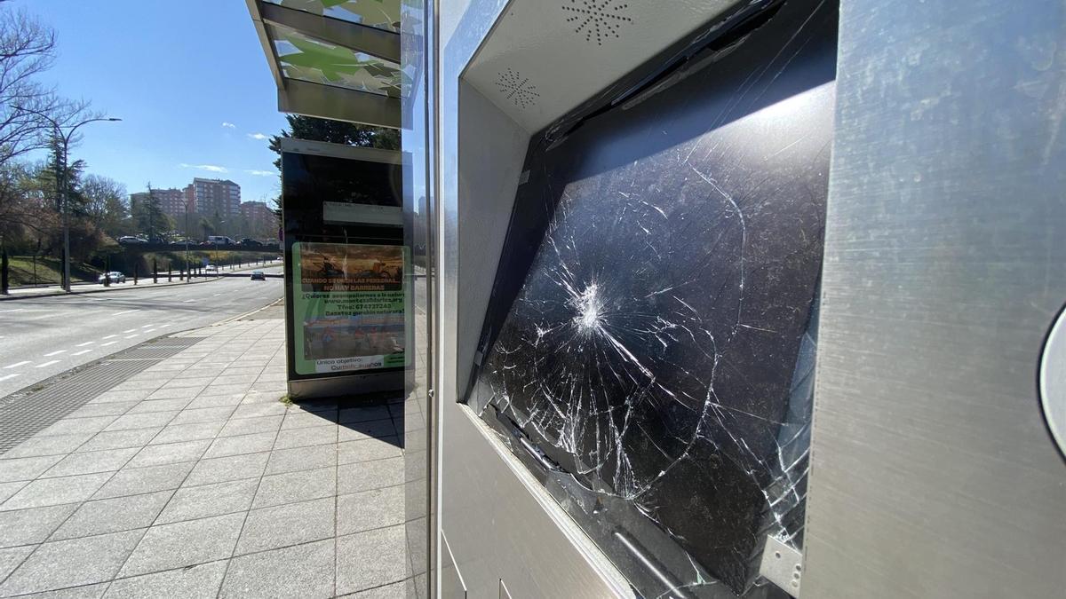 BEIren ibilbideko markesina batzuk hondatu dituztela salatu du Gasteizko Udalak.