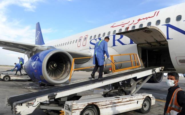 Imagen de archivo de trabajadores sirios en el aeropuerto de Damasco. Imagen de archivo de trabajadores sirios en el aeropuerto de Damasco.