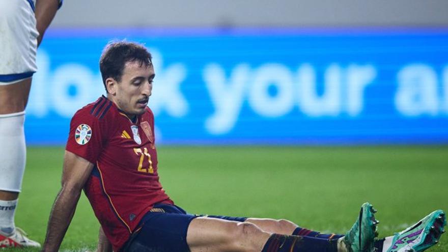 Mikel Oyarzabal, este jueves en Chipre tras lesionarse. / RFEF