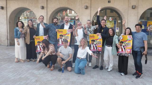 Presentación de la segunda edición del festival Komedia Fest frente al teatro Coliseo.