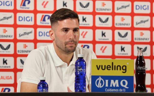 Jesús Areso en su presentación como nuevo jugador del Athletic. Foto: PANKRA NIETO