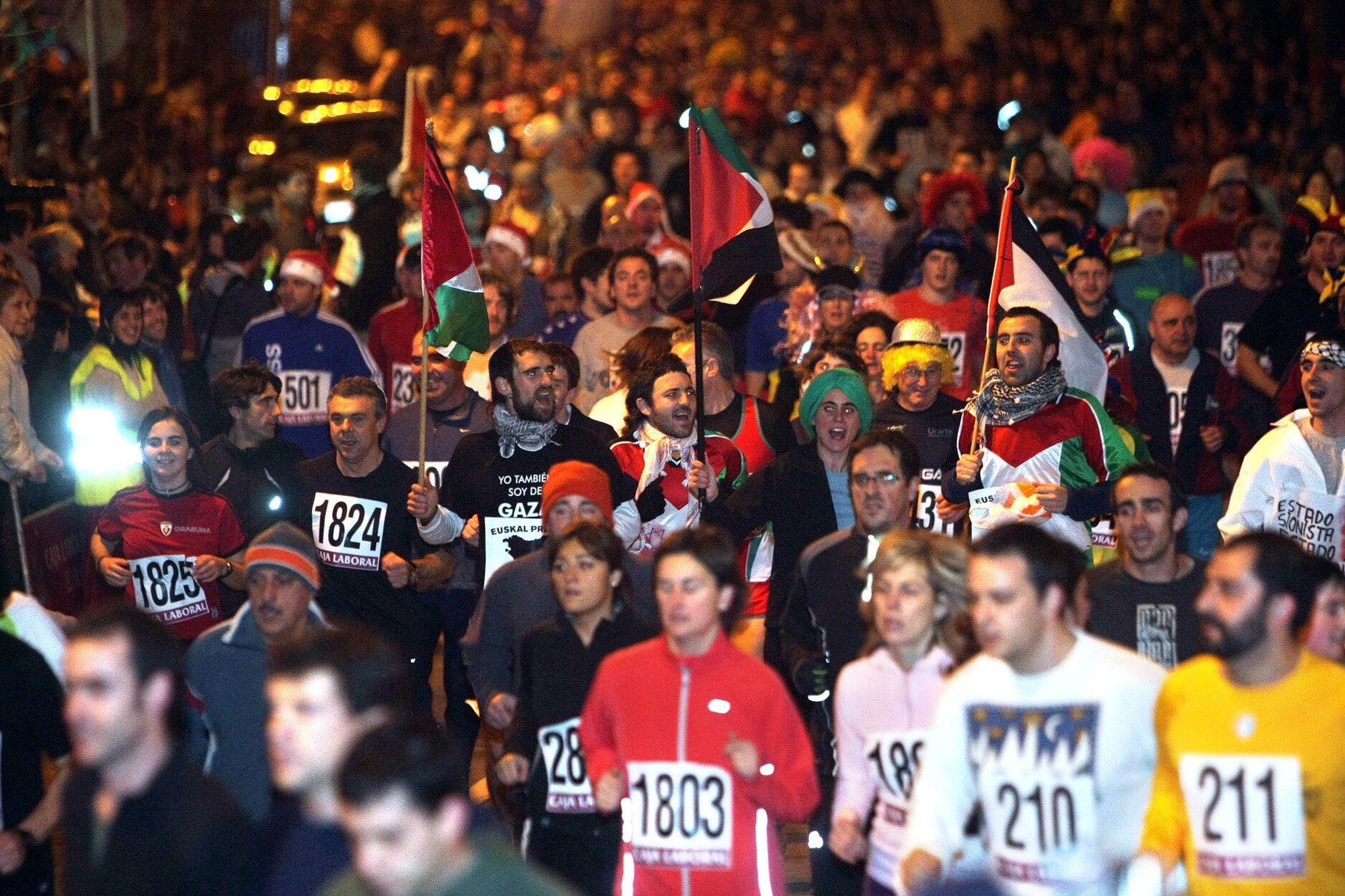 Participantes en la carrera San Silvestre en Pamplona.