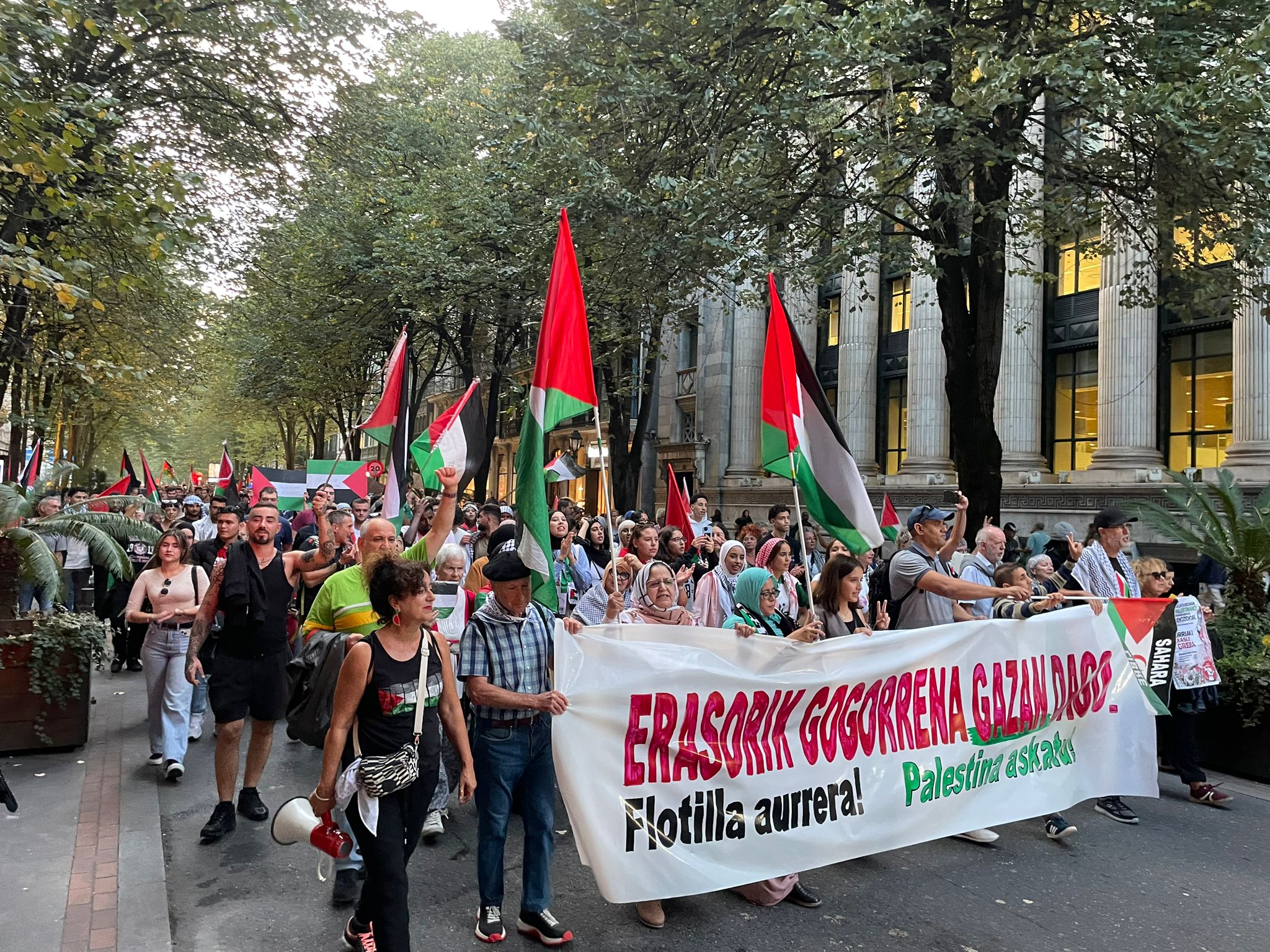 Un momento de la manifestación en contra del genocidio en Gaza esta tarde por las calles blilbaínas