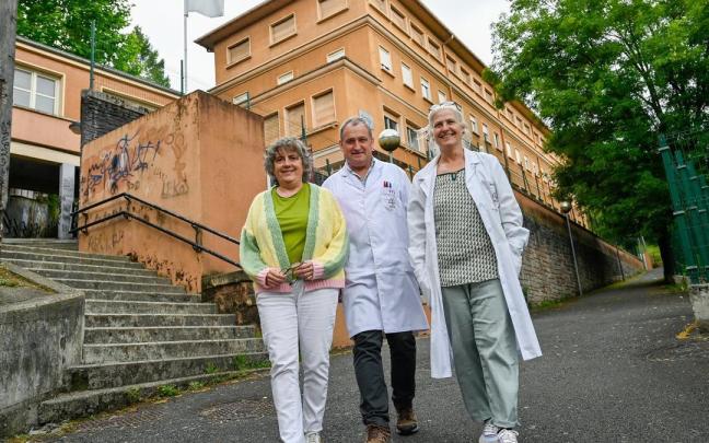 Arantxa Sanz, Juan Carlos Lizarazu e Ibone Guerendian, profesores de La Anunciata Ikastetxea
