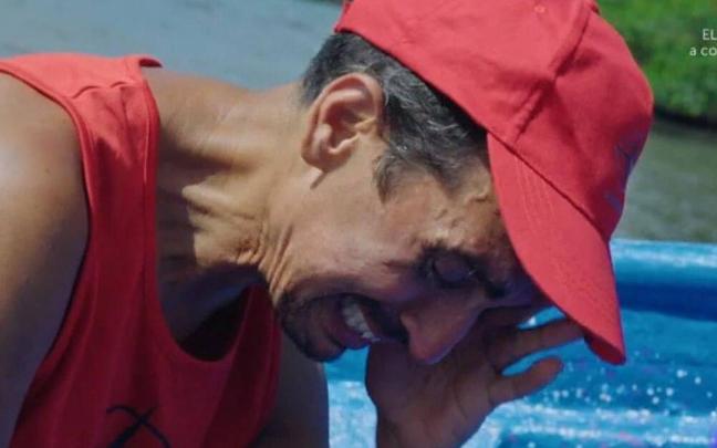 El Carni abandona 'El Conquistador' debido a una lesión.