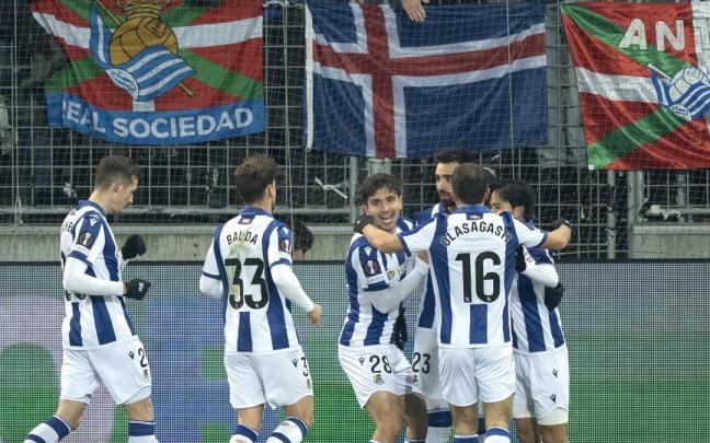 La Real celebra el gol de Brais. / HENNING BAGGER