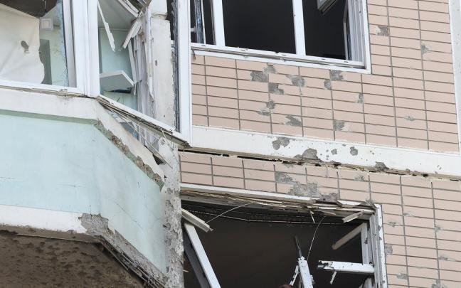 Un edificio residencial dañado tras un ataque con drones ucranianos en Moscú.