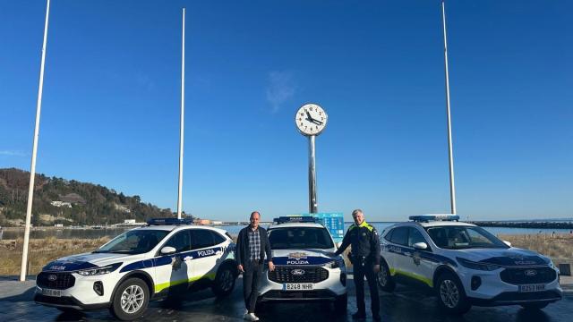 Igor Enparan Araneta alaktea eta Iñaki Vielba udaltzain burua.