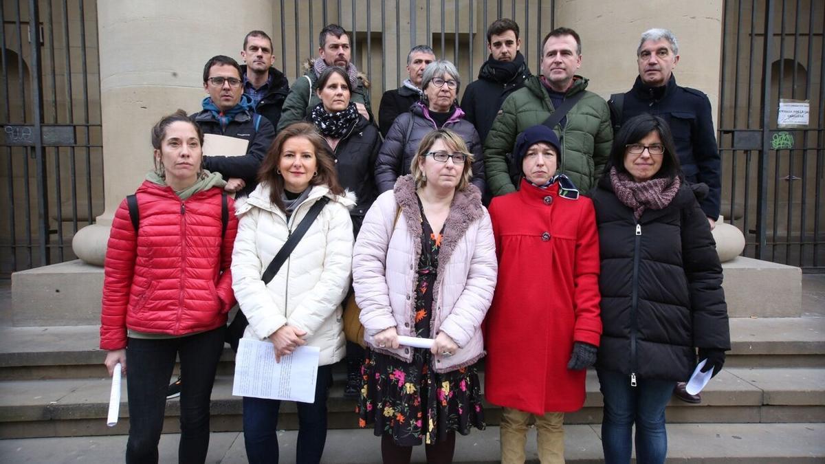 LAB, STEILAS, CCOO, ELA y UGT han anunciado este lunes la nueva jornada de huelga. En la imagen, en el Instituto de Plaza de la Cruz.