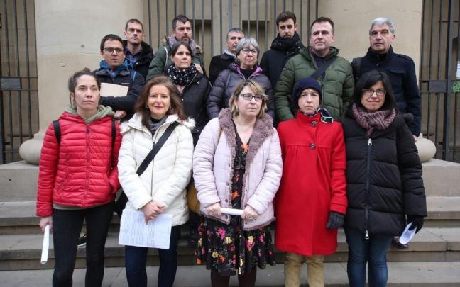LAB, STEILAS, CCOO, ELA y UGT han anunciado este lunes la nueva jornada de huelga. En la imagen, en el Instituto de Plaza de la Cruz.