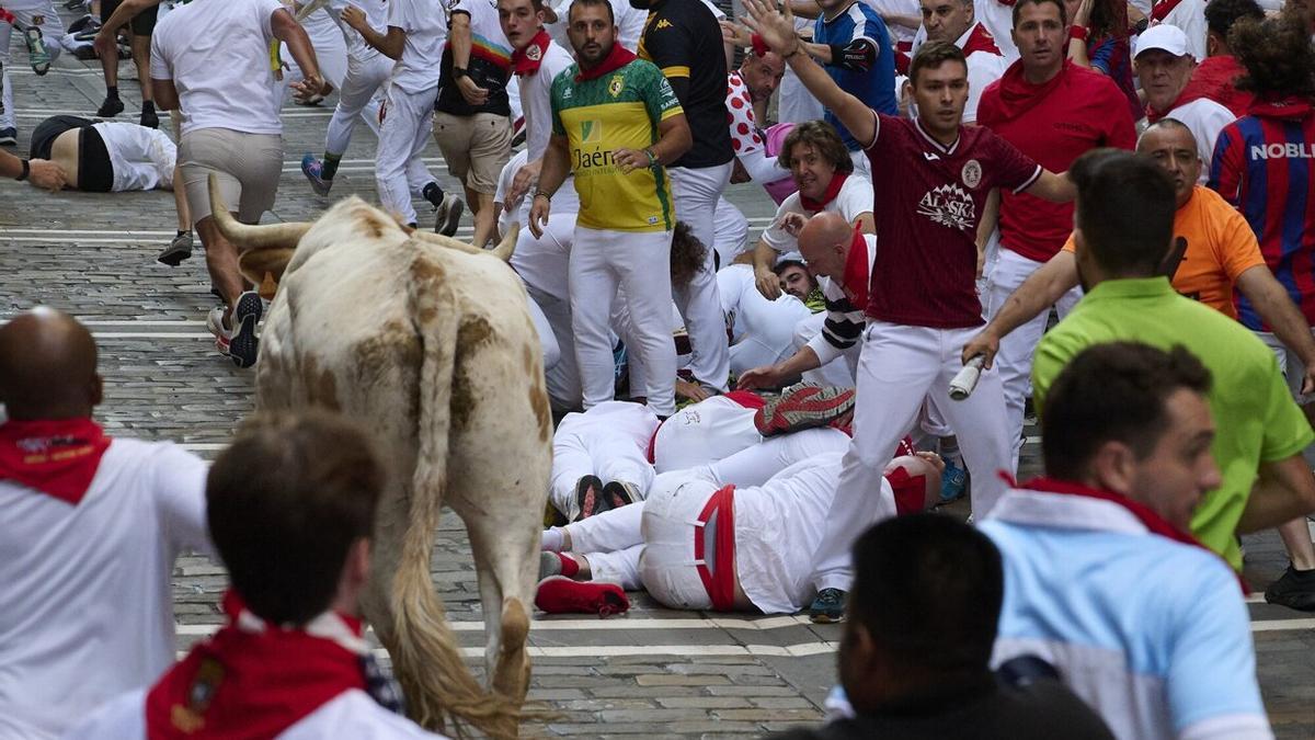 Unos veloces Fuente Ymbro han provocado momentos de tensión en el cuarto encierro.