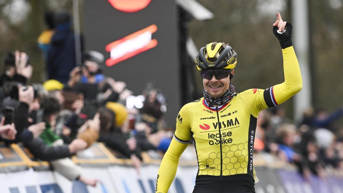 Tratnik vence la Omloop Het Nieuwsblad.