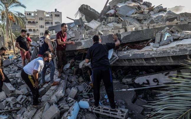 Éxodo de miles de palestinos en Gaza tras el ultimátum de Israel.