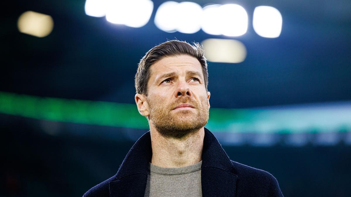 Xabi Alonso en un partido entre el Bayer Leverkusen y VfL Wolfsburg. / EP