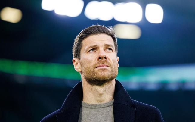 Xabi Alonso en un partido entre el Bayer Leverkusen y VfL Wolfsburg. / EP